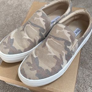 GILLS PLATFORM SLIP-ON SNEAKER